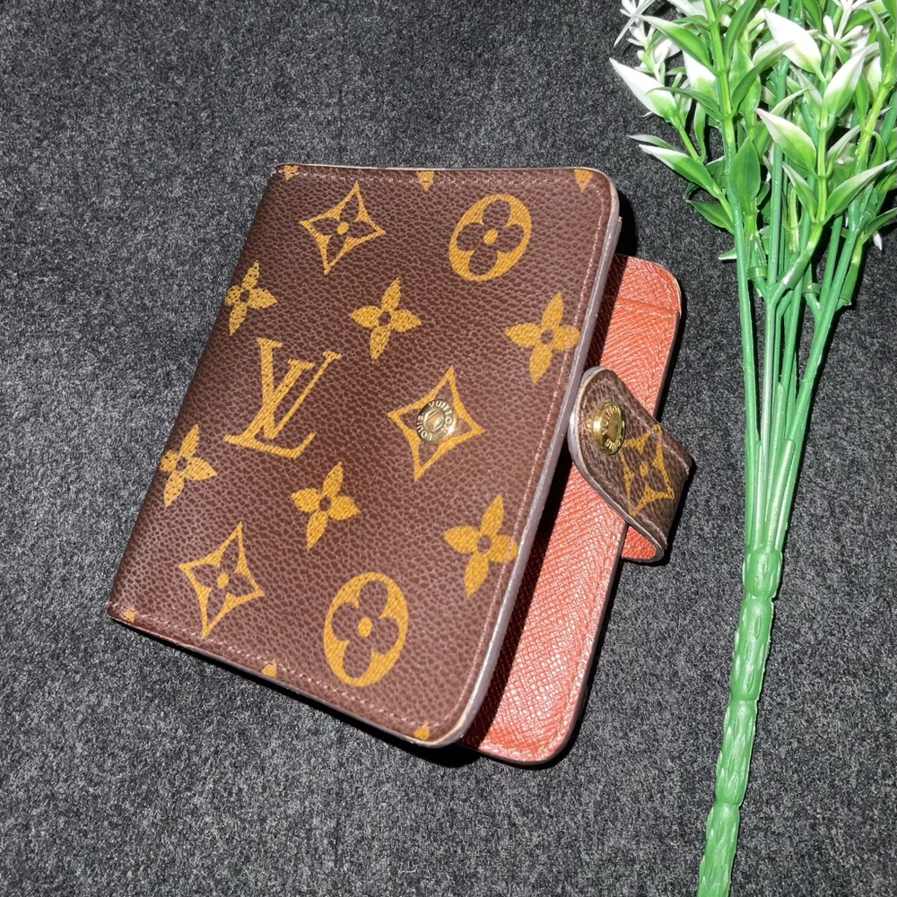 ✅AUTHENTIC LV COMPACT WALLET EXCELLENT CONDITION - Picture 11 of 11